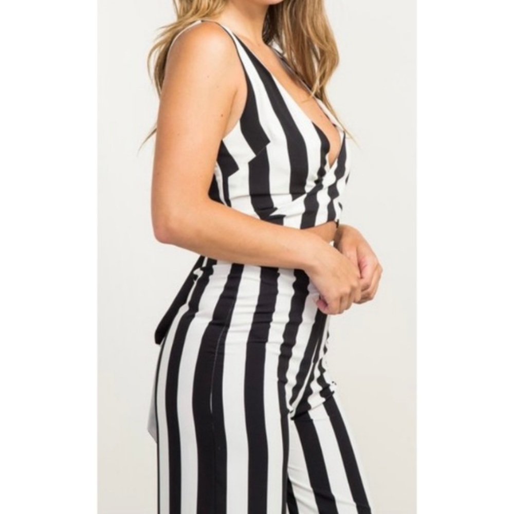 Black and white striped jumpsuit - Picture 3 of 4